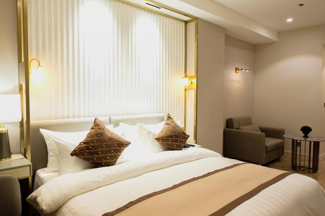 Uma Hotel And Residences Нага Екстериор снимка