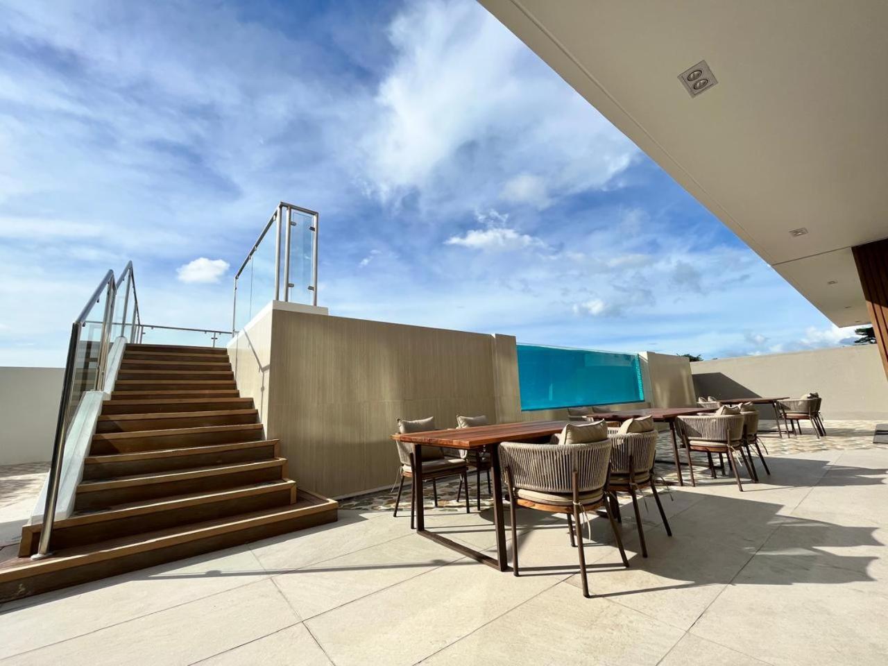 Uma Hotel And Residences Нага Екстериор снимка