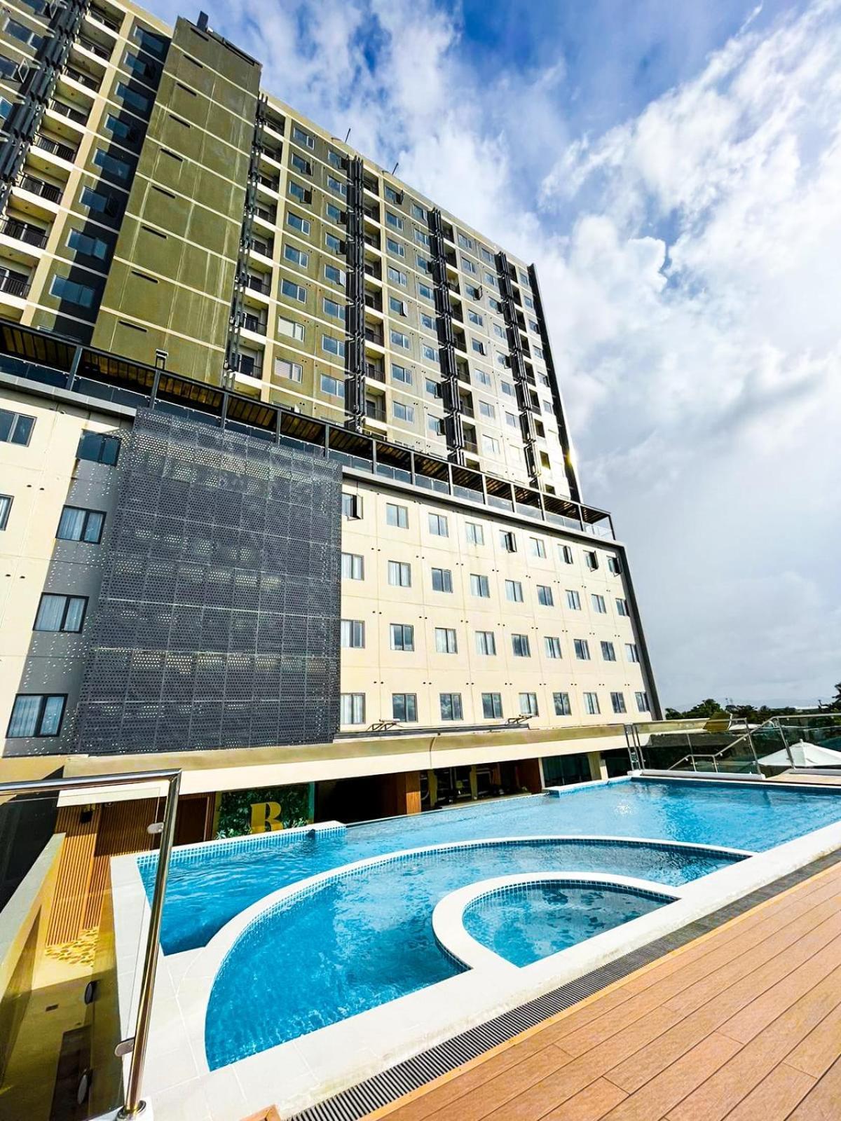 Uma Hotel And Residences Нага Екстериор снимка