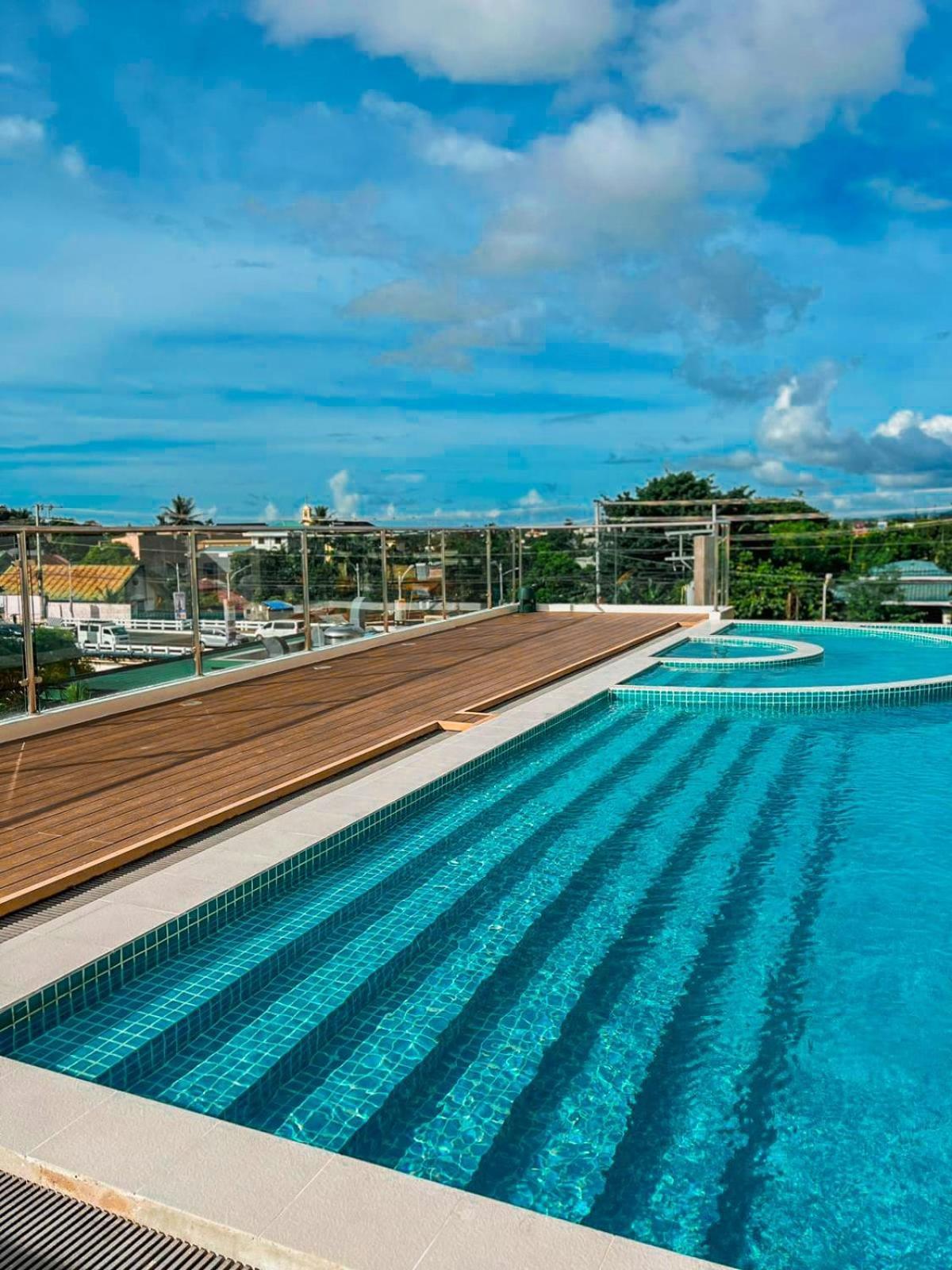 Uma Hotel And Residences Нага Екстериор снимка